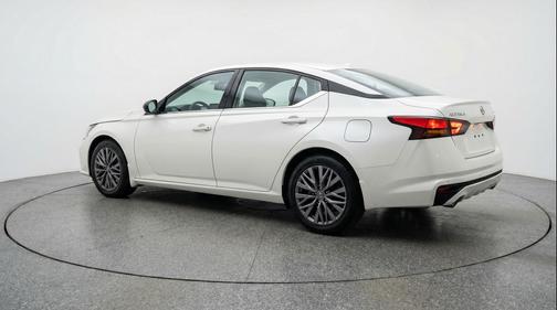 Glacier White 2025 Nissan Altima SV FWD