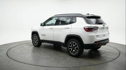 Bright White Clearcoat 2025 Jeep Compass Trailhawk