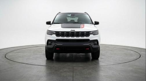 Bright White Clearcoat 2025 Jeep Compass Trailhawk