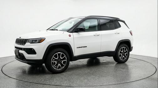 Bright White Clearcoat 2025 Jeep Compass Trailhawk