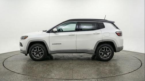 Bright White Clearcoat 2025 Jeep Compass Trailhawk