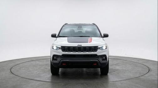 Bright White Clearcoat 2025 Jeep Compass Trailhawk