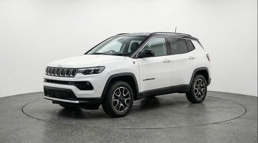 Bright White Clearcoat 2025 Jeep Compass Trailhawk