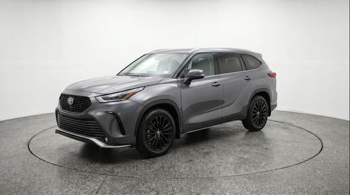 Magnetic Gray Metallic 2025 Toyota Highlander LE