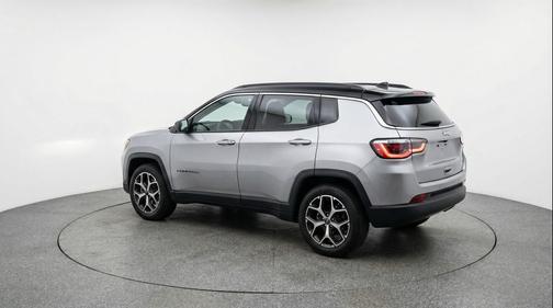 Silver Zynith Metallic Clearcoat 2025 Jeep Compass Limited