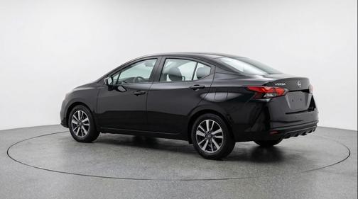 Super Black 2025 Nissan Versa 1.6 SV