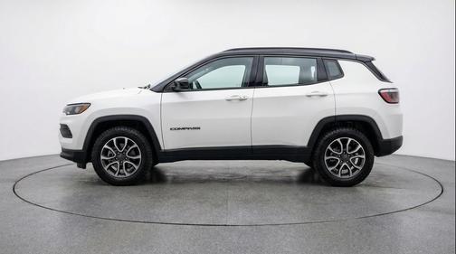 Bright White Clearcoat 2025 Jeep Compass Trailhawk