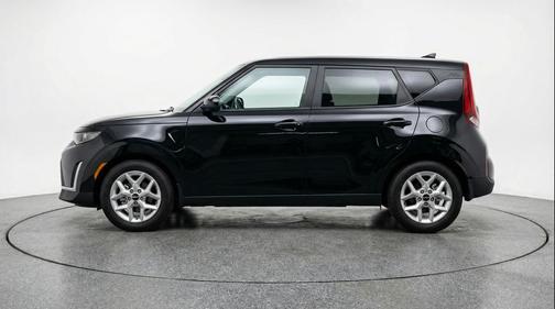 Fusion Black 2025 Kia Soul LX