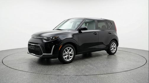Fusion Black 2025 Kia Soul LX