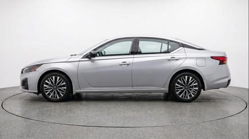 Brilliant Silver Metallic 2025 Nissan Altima SV FWD