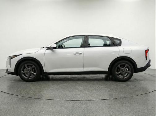Snow White Pearl 2025 Kia K4 LXS