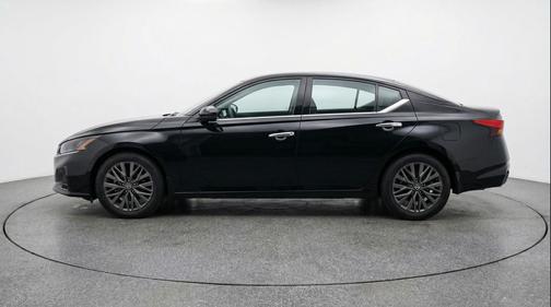 Super Black 2025 Nissan Altima SV FWD