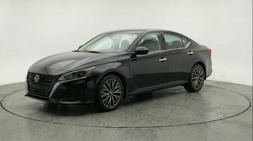 Super Black 2025 Nissan Altima SV FWD
