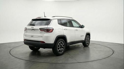 Bright White Clearcoat 2025 Jeep Compass Trailhawk