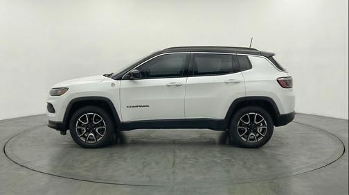 Bright White Clearcoat 2025 Jeep Compass Trailhawk