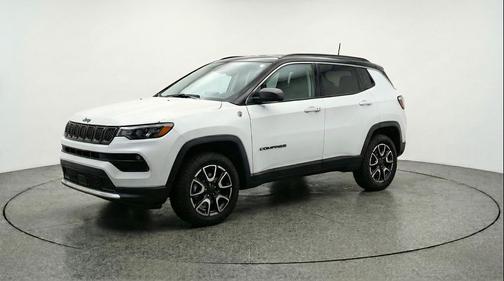 Bright White Clearcoat 2025 Jeep Compass Trailhawk