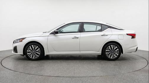 Glacier White 2025 Nissan Altima SV FWD