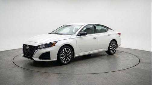 Glacier White 2025 Nissan Altima SV FWD