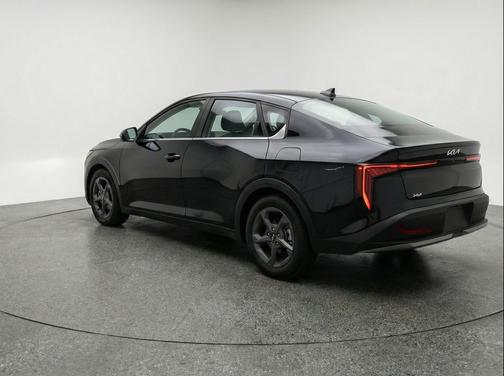 Aurora Black Pearl 2025 Kia K4 LXS