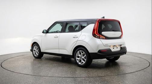 Snow White Pearl 2025 Kia Soul LX