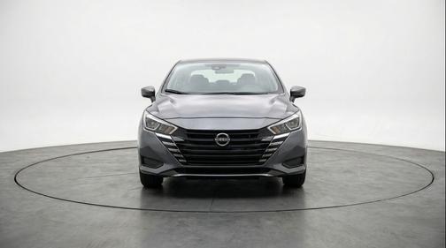 Gun Metallic 2025 Nissan Versa 1.6 SV