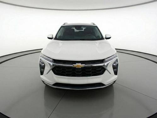 Summit White 2025 Chevrolet Trax LT