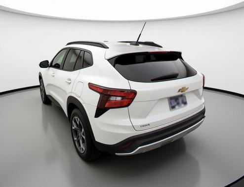 Summit White 2025 Chevrolet Trax LT