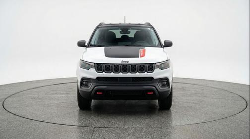 Bright White Clearcoat 2025 Jeep Compass Trailhawk