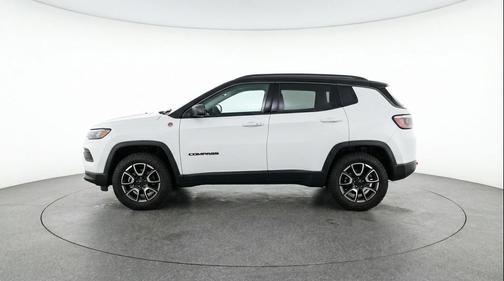 Bright White Clearcoat 2025 Jeep Compass Trailhawk