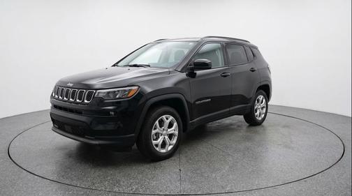 Diamond Black Crystal Pearlcoat 2025 Jeep Compass Latitude