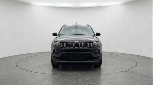 Diamond Black Crystal Pearlcoat 2025 Jeep Compass Latitude