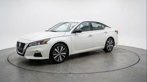 Glacier White 2025 Nissan Altima SV FWD