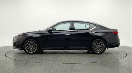 Super Black 2025 Nissan Altima SV FWD