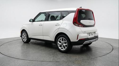 Snow White Pearl 2025 Kia Soul LX