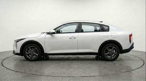 Snow White Pearl 2025 Kia K4 LXS