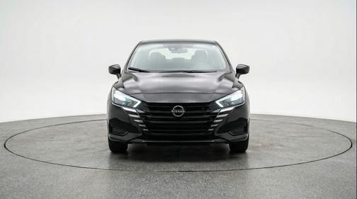 Super Black 2025 Nissan Versa 1.6 SV
