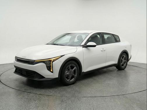 Snow White Pearl 2025 Kia K4 LXS