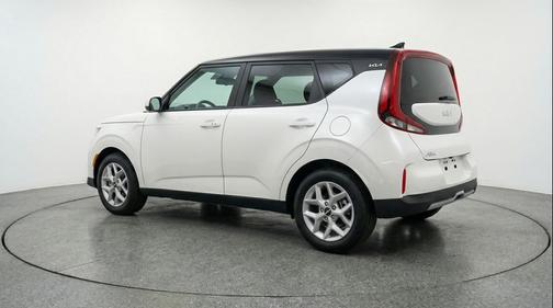 Snow White Pearl 2025 Kia Soul LX