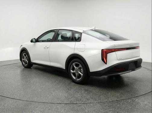 Snow White Pearl 2025 Kia K4 LXS