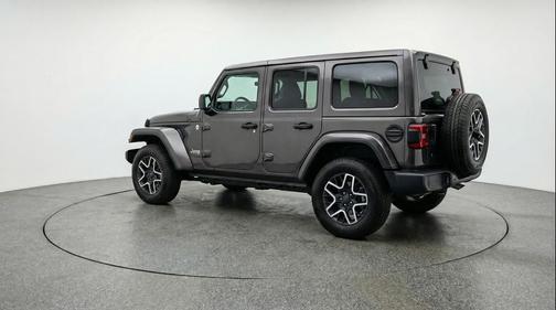 Granite Crystal Metallic Clearcoat 2025 Jeep Wrangler 4-Door Sahara 4x4