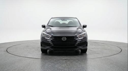 Super Black 2025 Nissan Versa 1.6 SV