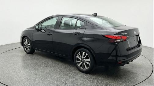 Super Black 2025 Nissan Versa 1.6 SV
