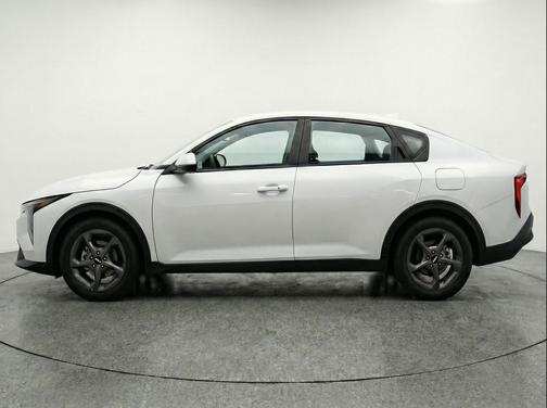 Snow White Pearl 2025 Kia K4 LXS