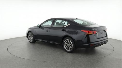 Super Black 2026 Nissan Altima SV FWD