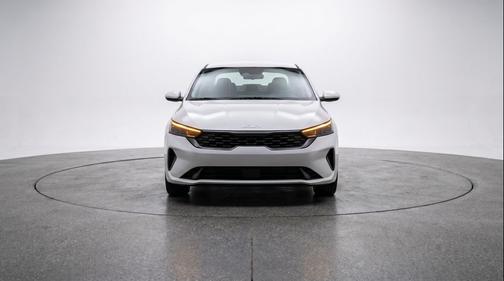 Snow White Pearl 2025 Kia K4 LXS