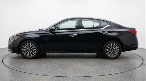 Super Black 2025 Nissan Altima SV FWD