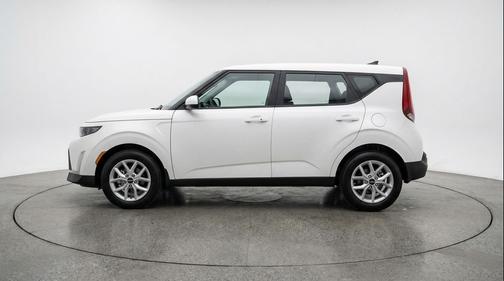 Snow White Pearl 2025 Kia Soul LX
