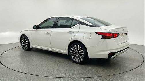 Glacier White 2025 Nissan Altima SV FWD