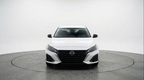 Glacier White 2025 Nissan Altima SV FWD