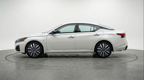 Glacier White 2025 Nissan Altima SV FWD